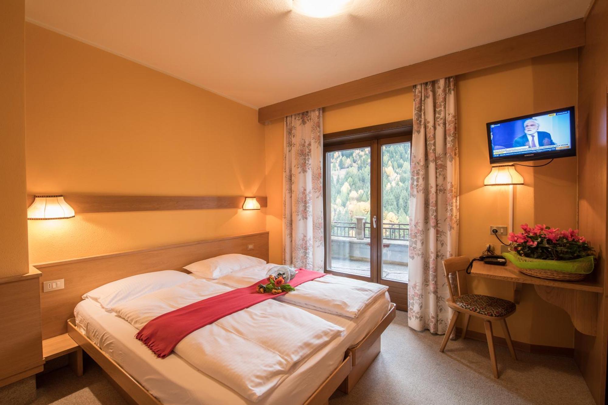Hotel Miravalle Isolaccia Quarto foto