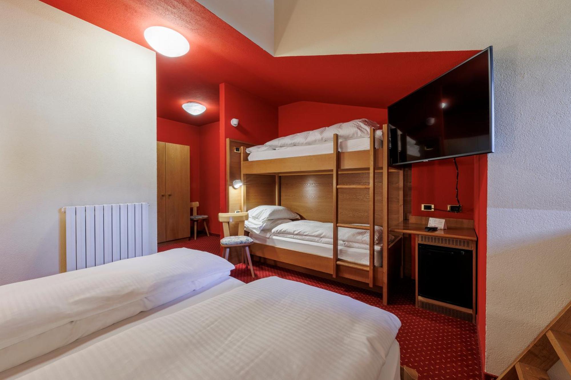 Hotel Miravalle Isolaccia Quarto foto