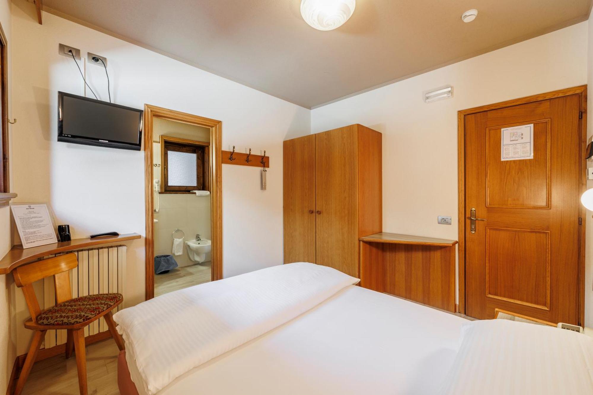 Hotel Miravalle Isolaccia Quarto foto