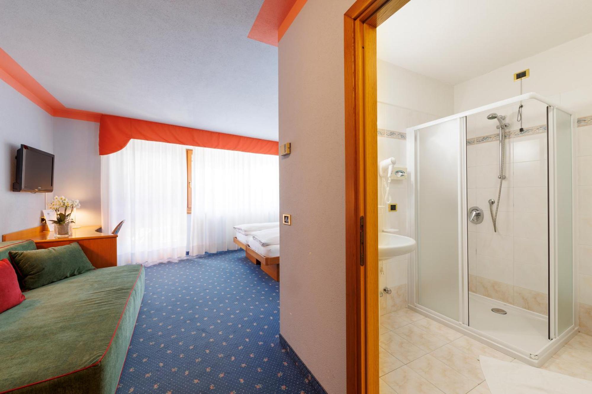 Hotel Miravalle Isolaccia Quarto foto