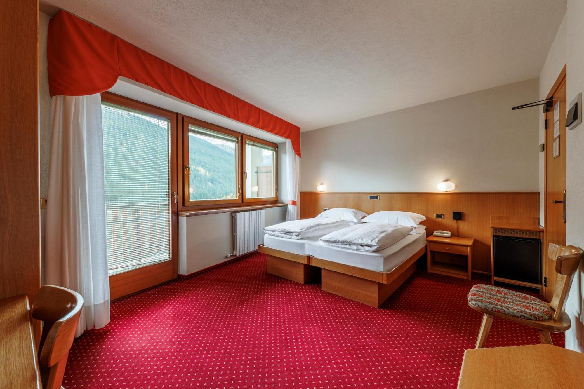 Hotel Miravalle Isolaccia Quarto foto